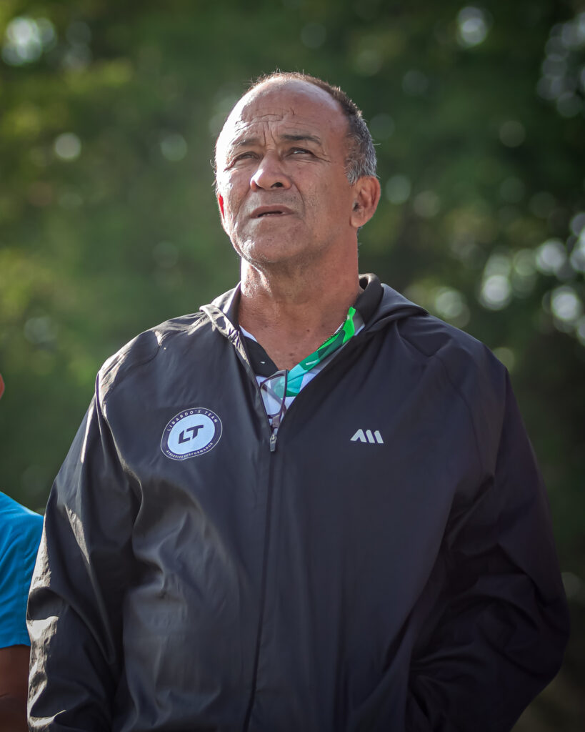 Libardo Hoyos: El Forjador de Campeones en el Atletismo Antioqueño